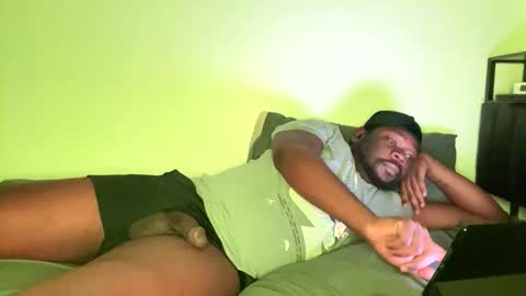 Elle Hood online show from December 4, 11:01 pm