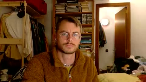 Viv online show from April 3, 7:32 pm