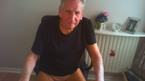 vizsla123 online show from May 15, 4:04 pm