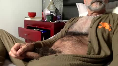 Enjoy guys of all ages if you are not on cam please dont ask for requests if i dont respond dont think im ignoring you i online show from December 18, 2:49 pm