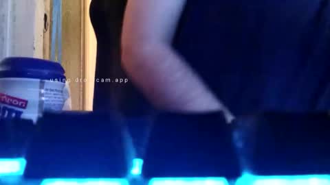 w33d42osexy online show from May 4, 6:48 am