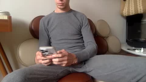 whatthefoot online show from October 4, 9:41 pm