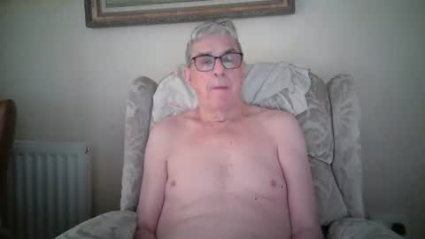 whitebriefs009 online show from October 7, 8:29 am