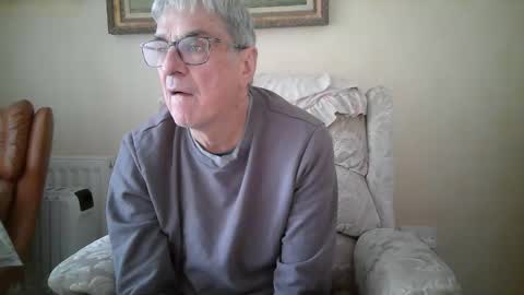 whitebriefs009 online show from September 22, 3:22 pm