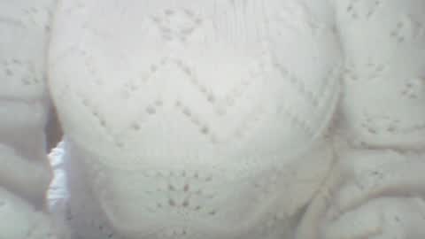 Snapshot of whitesweater chatting on December 4, 7:39 am whitesweater online show from December 4, 7:39 am