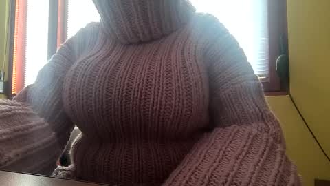 whitesweater online show from January 12, 7:56 am