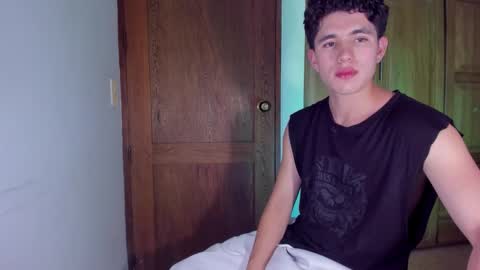 whos_he online show from January 7, 12:04 am