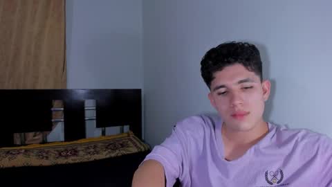 whos_he online show from December 1, 12:13 am