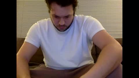 Snapshot of williambeats chatting on December 29, 4:05 am will i am online show from December 29, 4:05 am