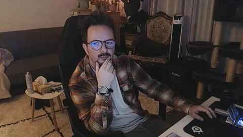 Snapshot of winnydepooh chatting on October 25, 3:30 am cream36 online show from October 25, 3:30 am