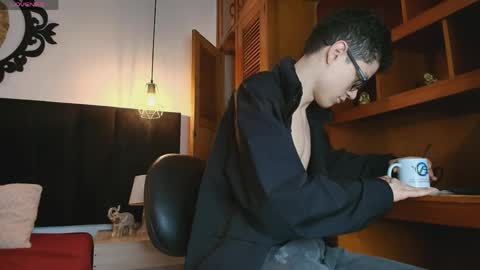  W O L F  online show from April 18, 11:33 am