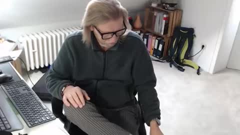 WyattEarp64 online show from December 1, 9:34 am