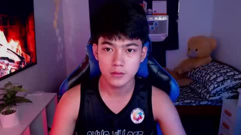 Prince Aldrian  online show from February 19, 1:51 am