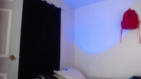 xalejo_max online show from November 5, 9:06 pm