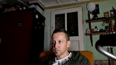 xleonardox88 online show from April 6, 5:58 pm