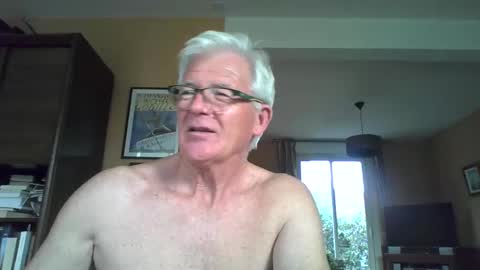 xmaeg3 online show from October 8, 9:35 am