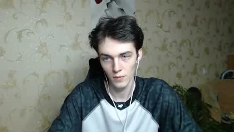 traqqq online show from June 19, 9:19 pm