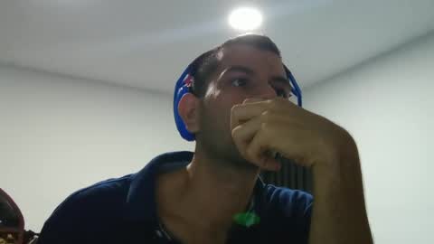 xuyeeg online show from February 9, 8:22 am