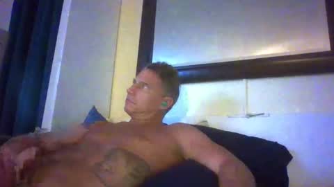 Snapshot of xxxelentdick chatting on October 21, 11:13 am deeeeznutz online show from October 21, 11:13 am