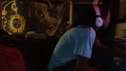 xxxjrstrokesxxx online show from December 18, 2:40 am