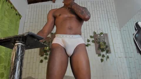 yacksson_lawrence online show from February 5, 3:55 am