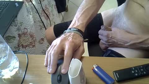 yannisv online show from December 16, 7:00 pm