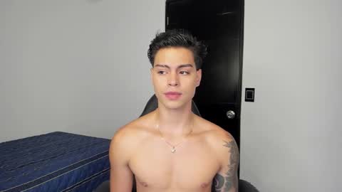 yanpaul83 online show from December 4, 8:38 pm