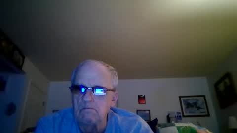 yellowsnowman70 online show from March 27, 12:26 am