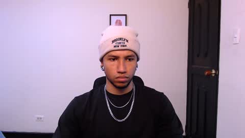 Yeff ind. model  online show from December 18, 5:21 pm