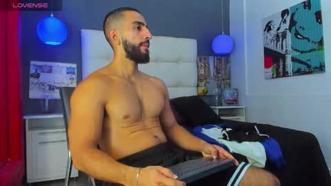 Yiyo online show from November 13, 6:40 am