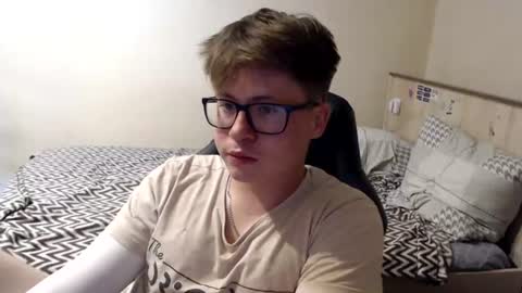 Max online show from July 8, 3:49 pm