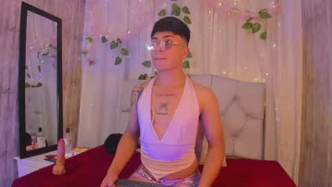your_kitty_boy online show from July 20, 7:38 pm