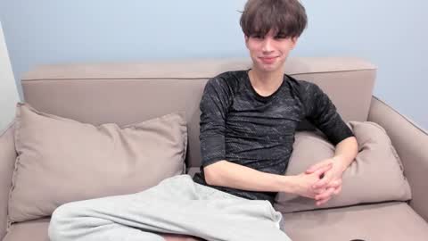 your_shy_guy online show from February 12, 7:31 pm