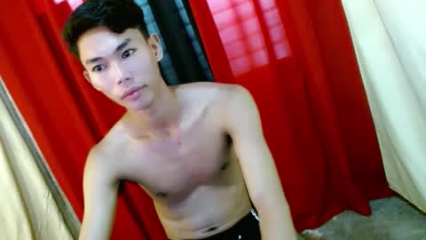 Snapshot of yourdreamboyx chatting on February 22, 12:38 am Rence online show from February 22, 12:38 am