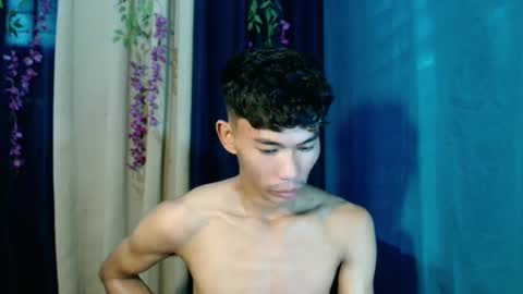 Snapshot of yourdreamboyx chatting on December 11, 4:51 am Rence online show from December 11, 4:51 am