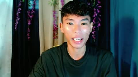 Snapshot of yourdreamboyx chatting on December 24, 11:33 pm Rence online show from December 24, 11:33 pm