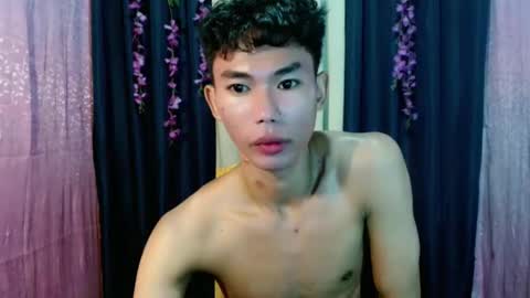 Snapshot of yourdreamboyx chatting on February 7, 6:13 pm Rence online show from February 7, 6:13 pm