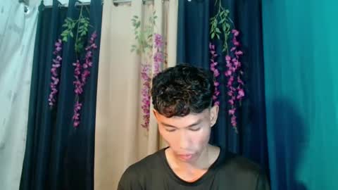 Snapshot of yourdreamboyx chatting on December 9, 10:32 am Rence online show from December 9, 10:32 am