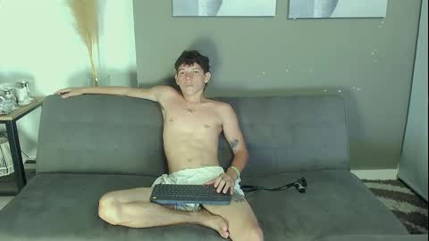 yovng_miaah online show from January 27, 7:45 am