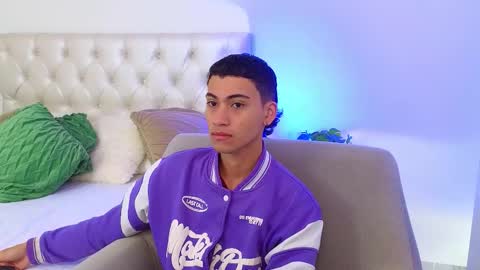 yulian_vasquez online show from February 9, 12:32 pm
