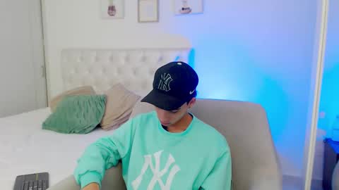 yulian_vasquez online show from February 26, 7:37 pm