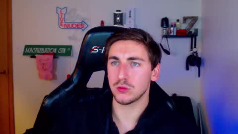 Snapshot of zach_rhyder chatting on March 3, 2:11 am Zach Rhyder online show from March 3, 2:11 am