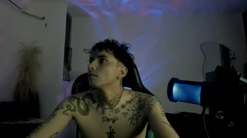 zack_tattoo online show from July 19, 11:44 pm