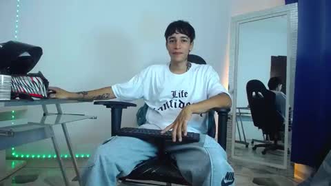 zack online show from December 23, 11:28 pm