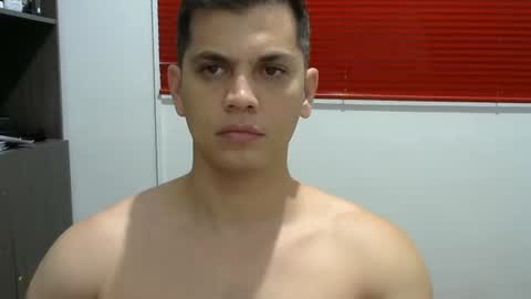 zoro_00 online show from February 7, 11:54 pm