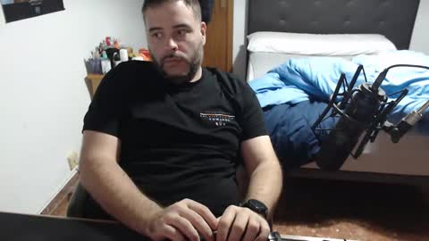 Snapshot of zuheyla26 chatting on December 9, 10:05 pm Zuheyla online show from December 9, 10:05 pm