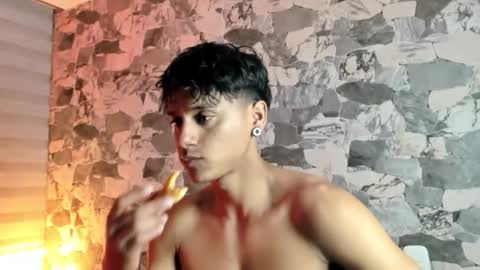 zyzz_1812 online show from March 19, 5:21 am