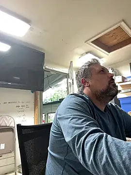 Snapshot of tank32s chatting on March 15, 9:41 am tank32s online show from March 15, 9:41 am