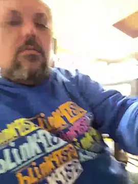 Snapshot of tank32s chatting on March 6, 8:19 am tank32s online show from March 6, 8:19 am