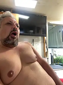 Snapshot of tank32s chatting on October 12, 7:30 pm tank32s online show from October 12, 7:30 pm